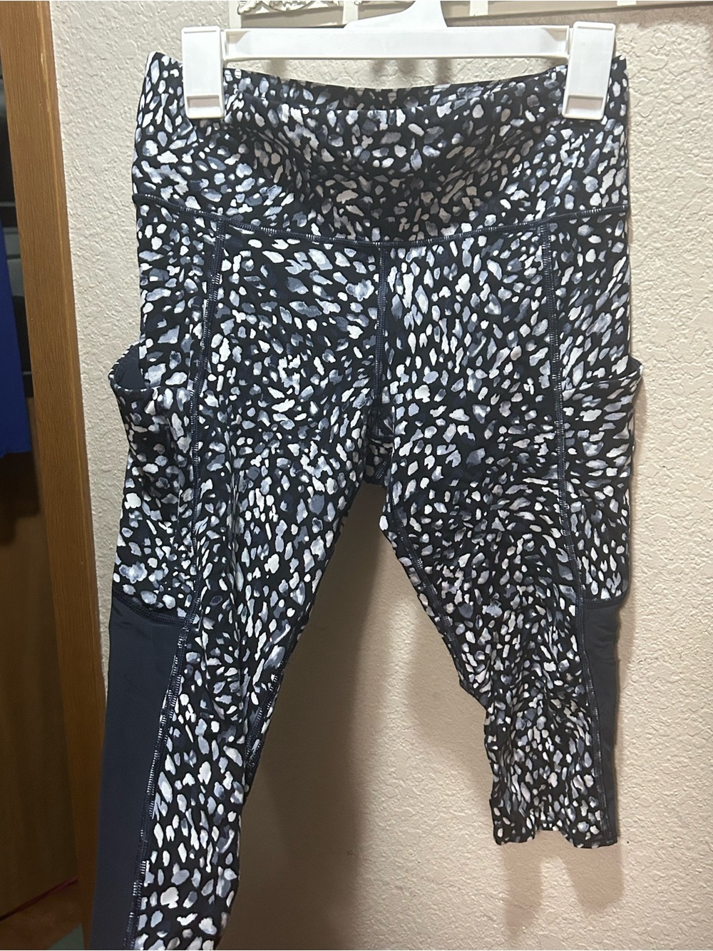 Athleta Black & White Spot Print Capris with Side Pockets